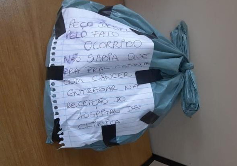 Pacote arremessado pelo ladrão - Foto: Rita Mombelli / divulgação