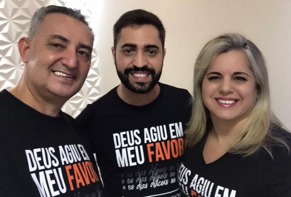 Dr. Cláudio com os pais - Foto: arquivo pessoal