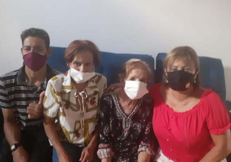 Alice de 62 anos com a família - Foto: divulgação