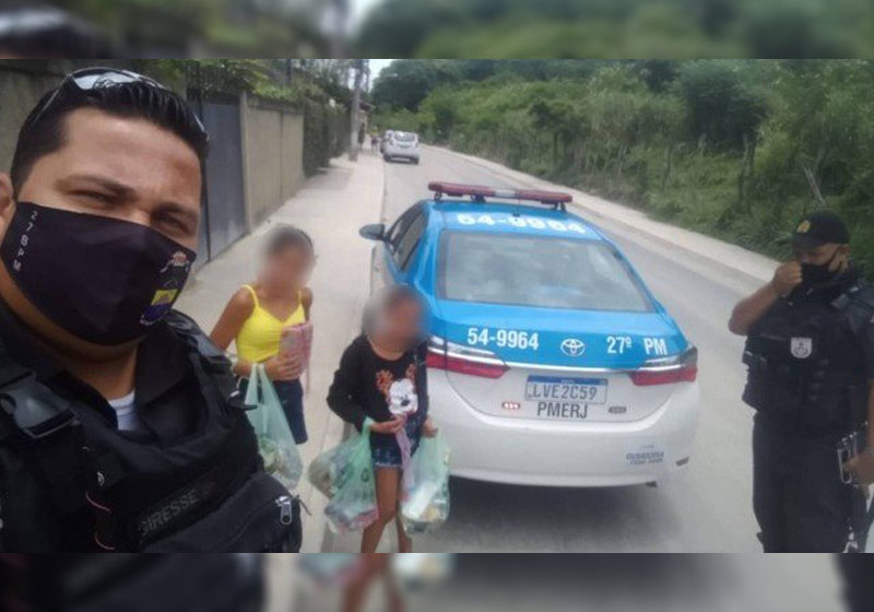 Os PMs, as meninas e as compras - Foto: reprodução / redes sociais