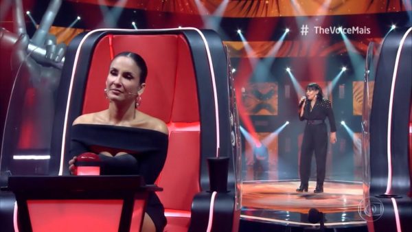 Cláudya cantando no The Voice+ - Foto: reprodução / TV Globo