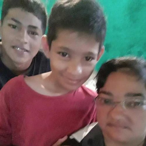 Cláudia Silva com filhos - Foto: reprodução / WhatsApp