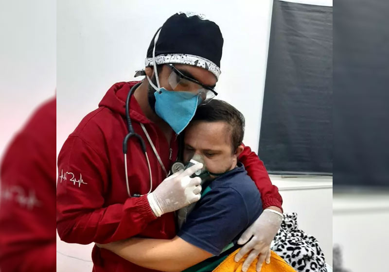 Ray abraçando Émerson - Foto: Mirene Borges da Silva/Divulgação