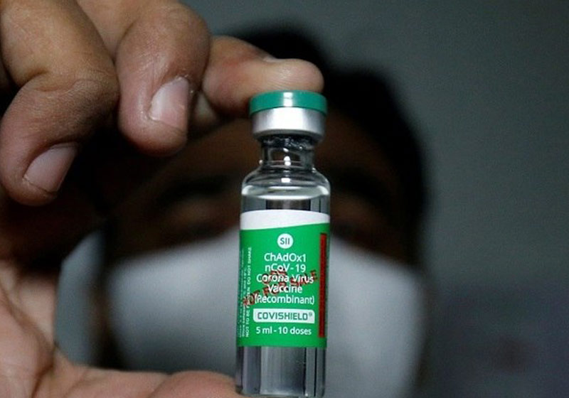 Vacina Oxford/Astrazeneca fabricada na Índia - Foto: Amit Dave / Reuters