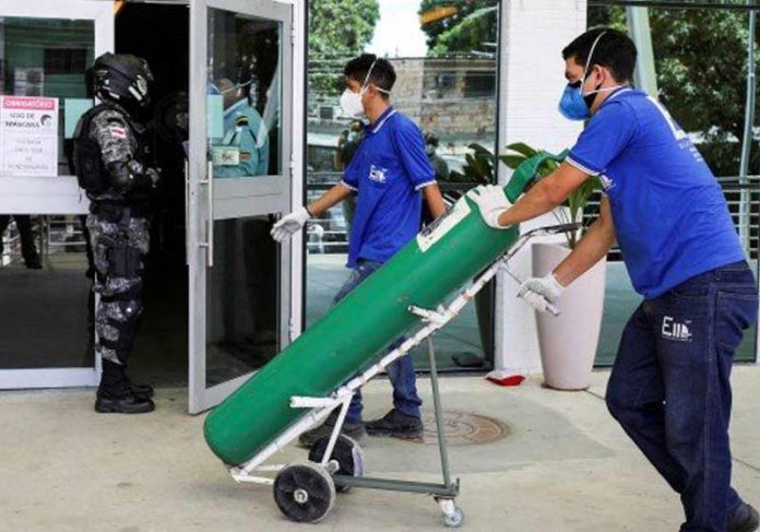 oxigencio-manaus-empresas-close Oxigênio chega a hospital de Manaus - Foto: Bruno Kelly/ Reuters