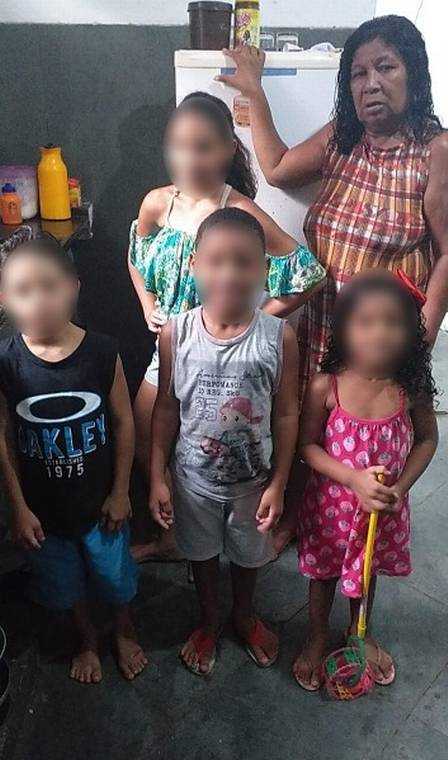 A avó e as crianças - Foto: reprodução / redes sociais