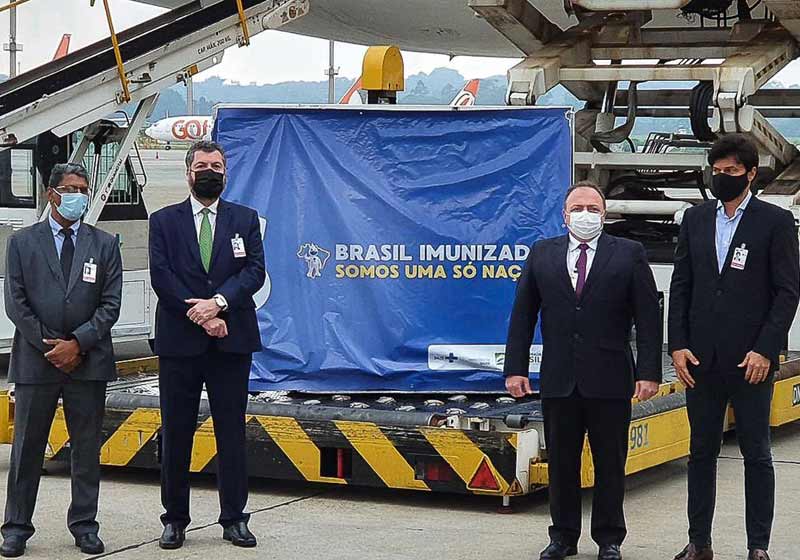 Ministros Pazuello, Ernesto Araújo e Fábio Faria na chegada da vacina em Guarulhos - Foto: Ministério da Saúde