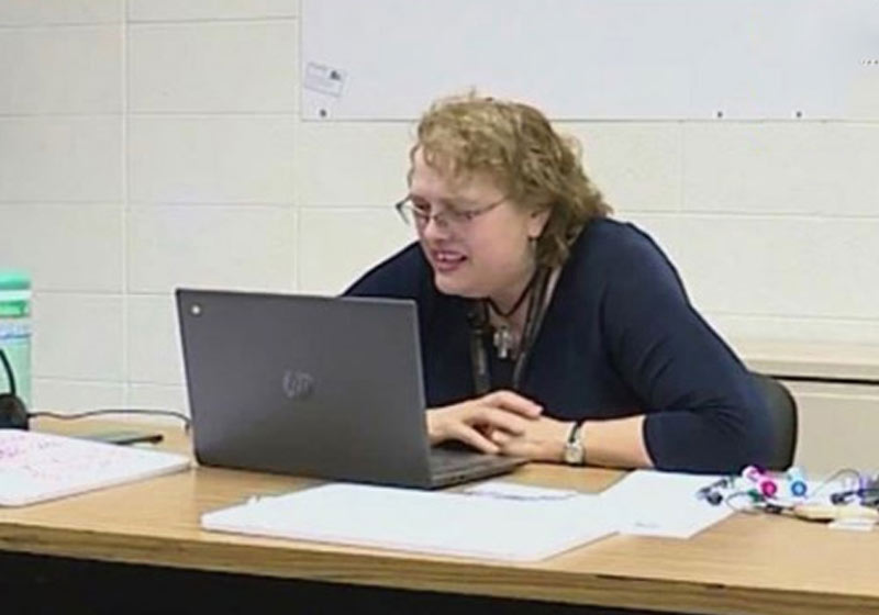 Professora Julia Koch em aula online - Foto: reprodução / CBS8