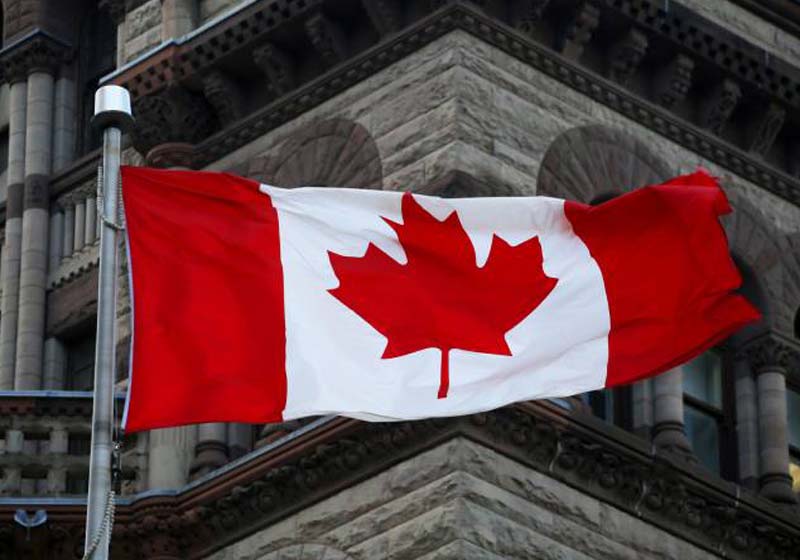 Bandeira do Canadá, que vai abrir seleção de emprego - Foto: Carlos Bezz/Getty Images