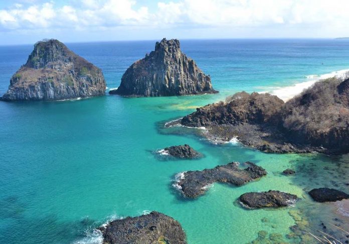 Fernando-de-Noronha-emprego-capa Praia de Fernando de Noronha - Foto: cassiodiniz / Pixabay