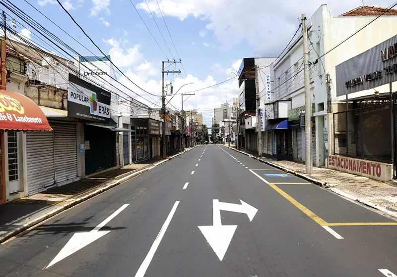 Centro de Araraquara no lockdown - Foto: Tetê Viviane/Futura Press/Estadão Conteúdo