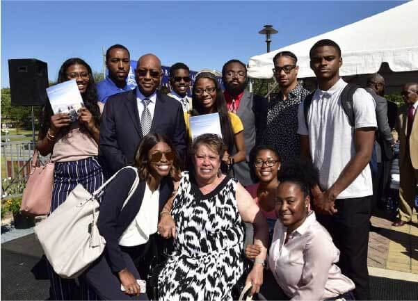 Alunos ajudados pelo banco de bolsas de estudos de Calvin e Tina Tyler. - Foto: Morgan State University
