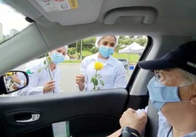 José Giongo foi vacinado no último sábado (27), em São Paulo - Foto: reprodução YouTube