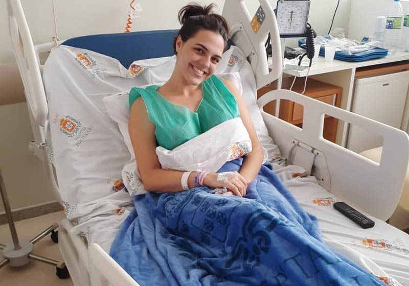 Giovanna internada para doar medula óssea - Foto: Giovanna Venarusso Crosara/Arquivo pessoal
