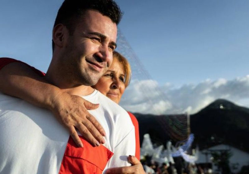 Mãe e filho se reencontraram após 30 anos separados. - Foto: reprodução Instagram @jhonatanjimenez1985