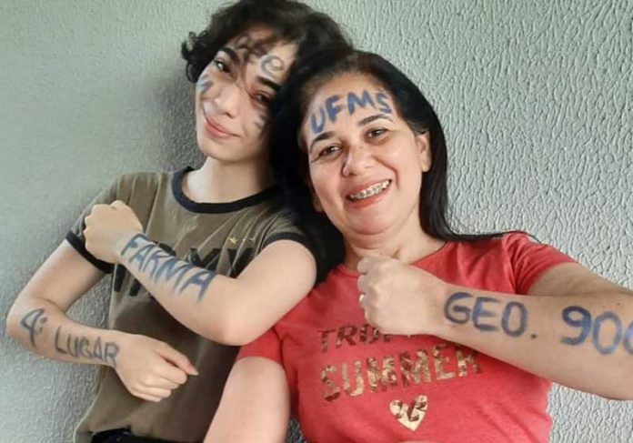 mae-filha-autista-univ-capa- Eloisa e Elizandra passaram no vestibular - Foto: Redes Sociais/Divulgação
