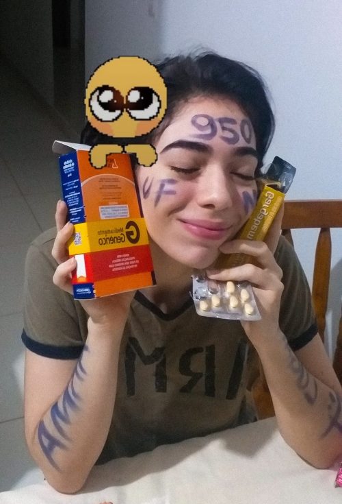 Eloísa fazendo meme com remédios - Foto: Redes Sociais/Reprodução