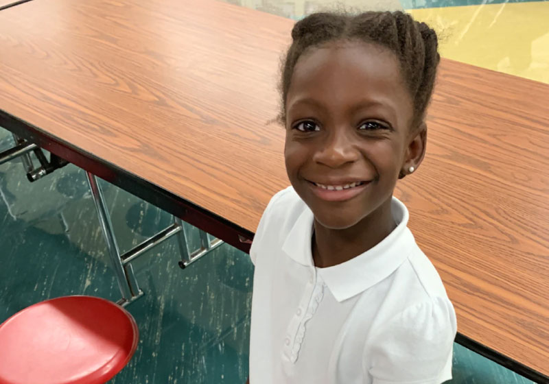 Com apenas 8 anos, Peyton já ajuda crianças sem-teto e diz que toda deseja vê-las felizes e sorrindo. - Foto: reprodução Fox News