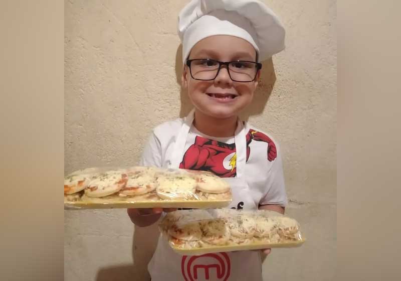 As redes sociais e o empenho de Francisco foram fundamentais para a venda das minipizzas — Foto: Arquivo pessoal