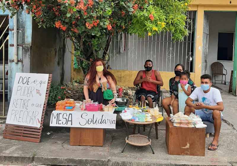 Mesa solidária feita por vizinhos no PA - Foto: reprodução / LeoNunes/Twitter
