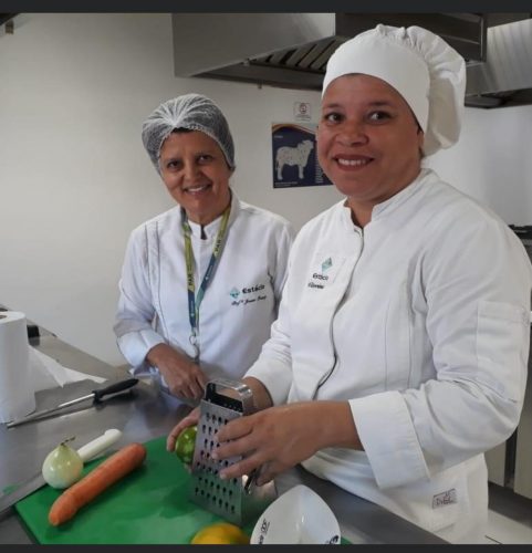 O amor que Vitória tem pela Gastronomia, a fez conquistar muitos clientes com seus quitutes - Foto: Agência Educa Mais Brasil