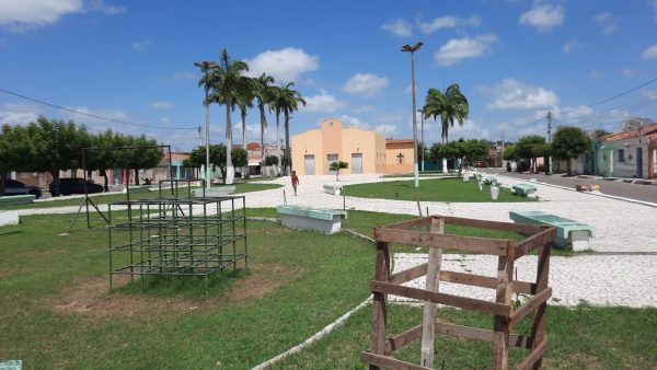 Praça que está sendo revitalizada por Emerson, em Iguatu, no Ceará. - Foto: Wanderbeg Belém