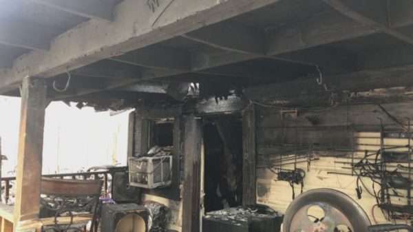 A casa que pegou fogo -Foto: reprodução / NewsWeek