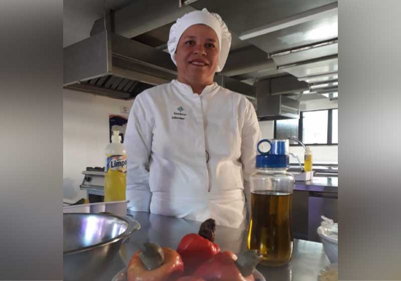 Na Gastronomia, Vitória viu uma chance de trabalhar com o que mais ama: cozinhar. - Foto: Agência Educa Mais Brasil