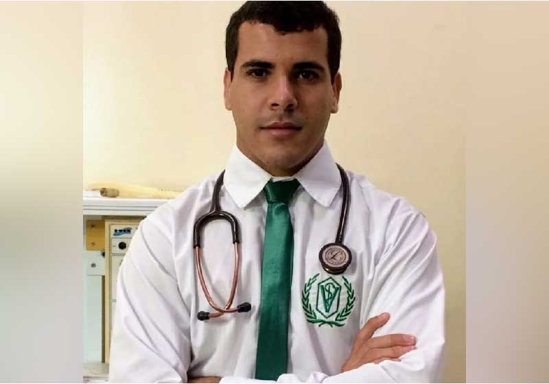 Doutor aos 24 anos, Lucas diz que quer ser professor. - Foto: Lucas Carvalho/Arquivo Pessoal