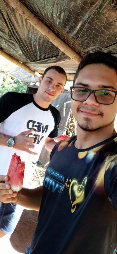 Kaian, a melancia e o amigo Lucas - Foto: arquivo pessoal