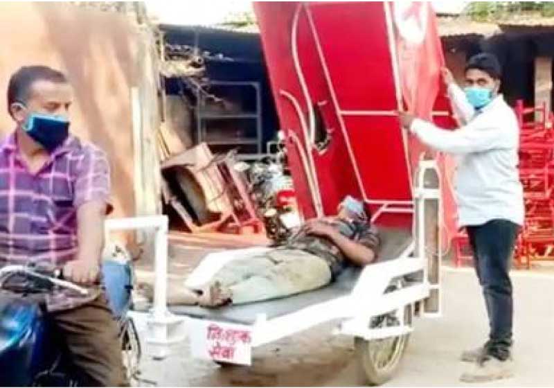 O engenheiro usa a ambulância alternativa para levar pacientes gratuitamente até o hospital. - Foto: reprodução Extra