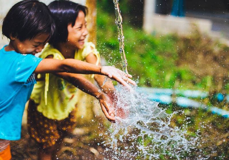 Material inativa bactérias na água em redes de tratamento - Foto: Pixabay