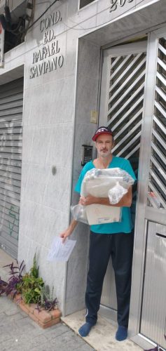 Entrega das cadeiras. - Foto: Mia Amorim