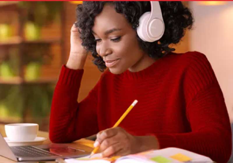 Claro Cursos está disponível pelo computador e celular. - Foto: divulgação