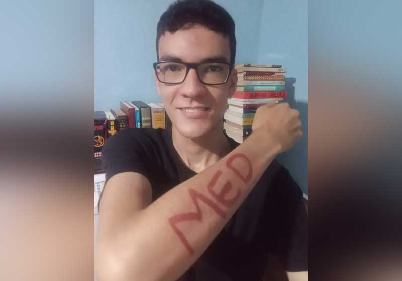 Jonathan superou as dificuldades de ser autista e foi aprovado em medicina na UFG. - Foto: arquivo pessoal