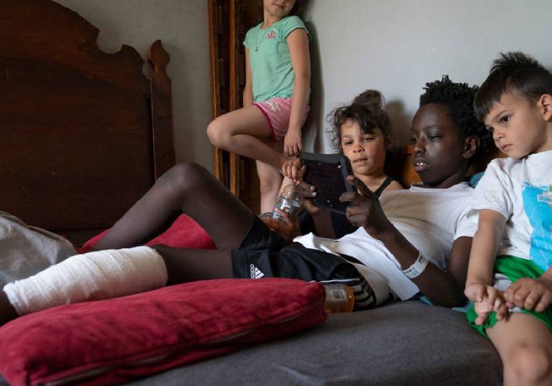 Deacon com os irmãos que salvou - Foto: DetroitFreePress