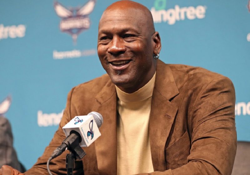 Michael Jordan doou U$ 1 milhão para ajudar pretos a cursar universiade - Foto: Divulgação/NBA