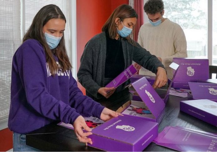 box-capa5 Os kits de cuidados especiais para pessoas com Alzheimer inclui livro de colorir, quebra-cabeça e óleos essenciais. - Foto: divulgação