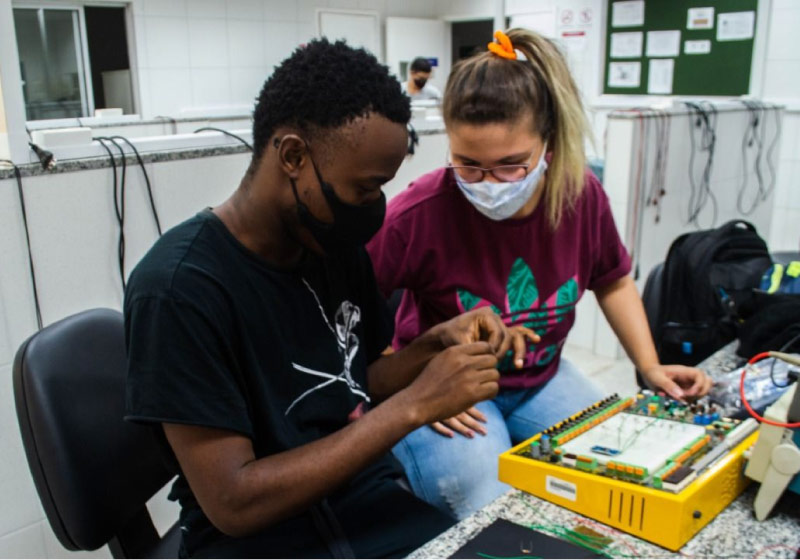 A câmara descontamina até 50 máscaras e EPIs em 5 minutos. O equipamento será doado ao SUS – Foto: arquivo pessoal
