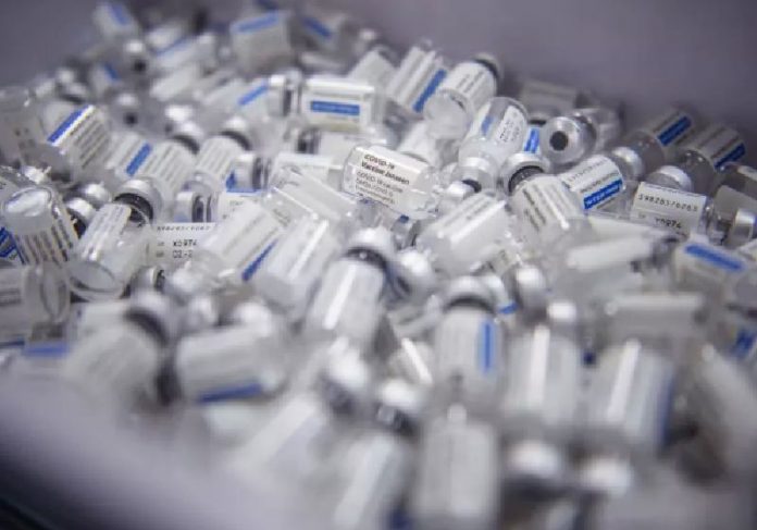 Doses da vacina da Janssen que EUA doaram para o Brasil - Foto: Gregor Fischer/ Getty Images