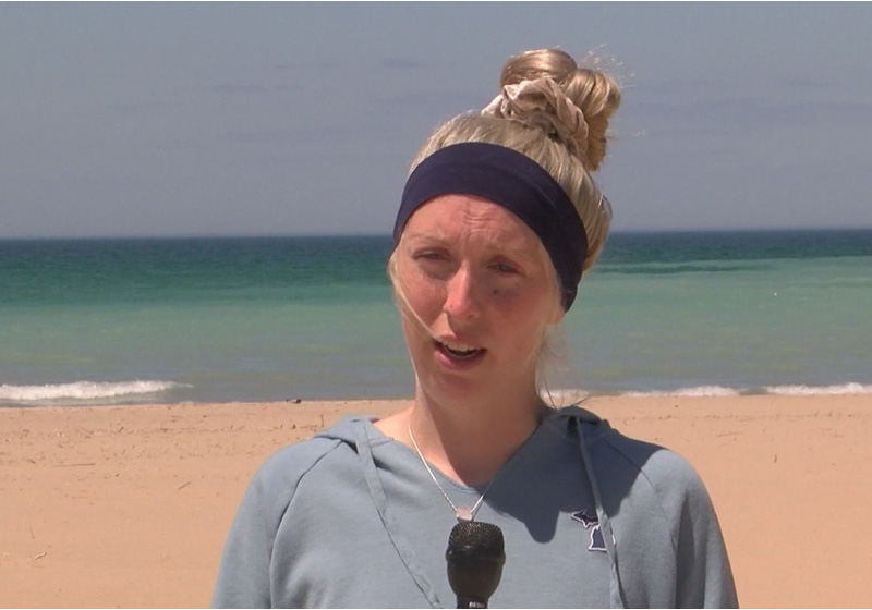 Mulher grávida resgata três crianças que se afogavam no Lago Michigan. - Foto: reprodução WGNTV