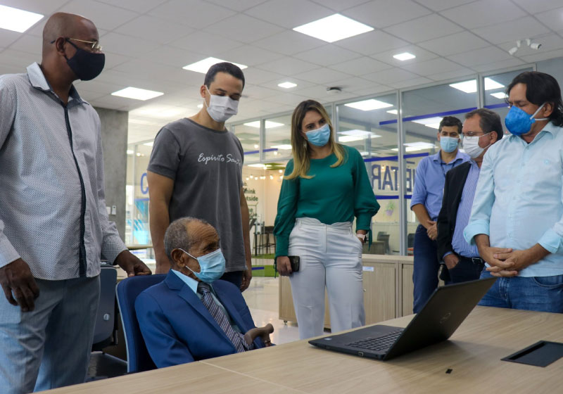 Idoso começa o curso no SENAI após o ensino básico pelo EJA. - Foto: reprodução SENAI