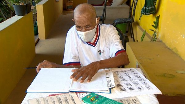 Pedro Souza estudando - Foto: Reprodução/TV Gazeta