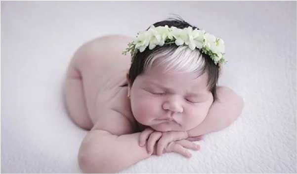 Mayah quando bebê. - Foto: reprodução Instagram @mayahaziz