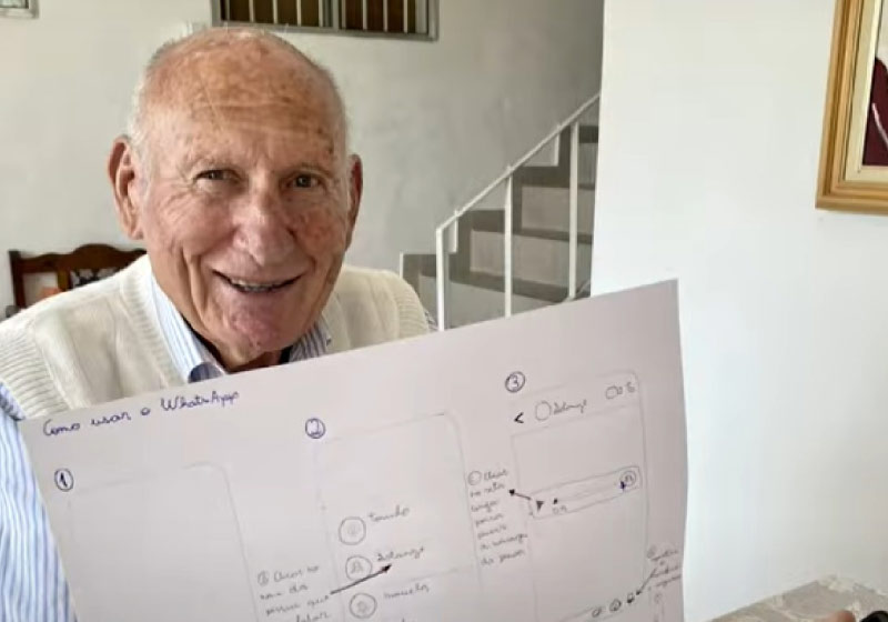 A neta desenhou o passo a passo no papel para ajudar o avô a mexer no celular - Foto: arquivo pessoal.