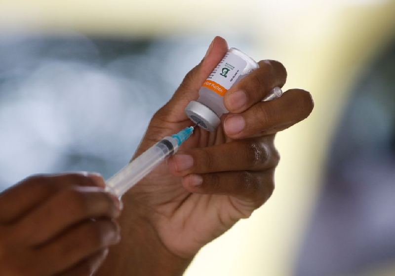 Rio vai vacinar toda a população adulta até final de agosto, anuncia Paes - Foto: Tânia Rêgo / Agência Brasil