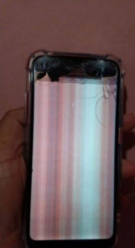Celular encontrado com danos. - Foto: reprodução Facebook
