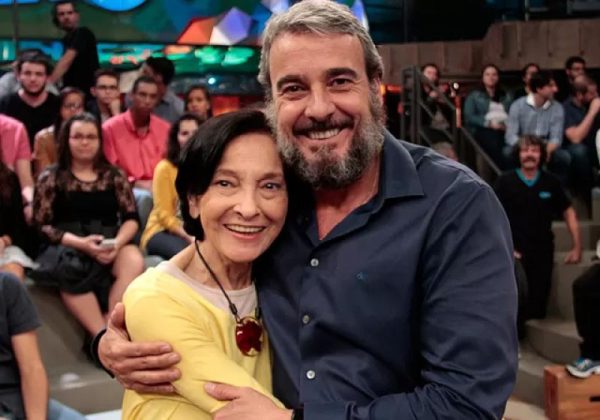 Alexandre e a mãe no Altas Horas - Foto: reprodução Globoplay