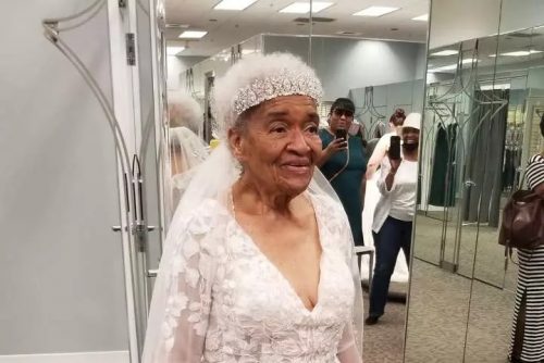 Dona Martha maquiada e de noiva - Foto: Angela J D Strozier/ Facebook