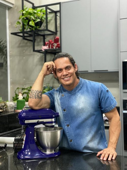 Jonathas é com cake designer apaixonado por doces - Foto: arquivo pessoal